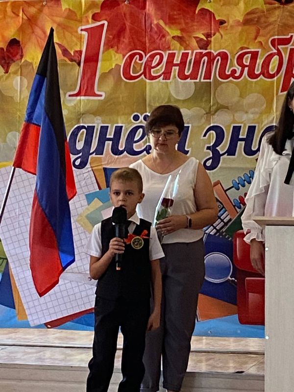 Сегодня, в этот особенный день, когда порог школы переступают как взволнованные первоклассники, так и серьезные девятиклассники, депутат Шахтерского муниципального совета Донецкой Народной Республики, председатель Совета... Сегодня, в этот особенный день, когда порог школы переступают как взволнованные первоклассники, так и серьезные девятиклассники, депутат Шахтерского муниципального совета Донецкой Народной Республики, председатель Совета...