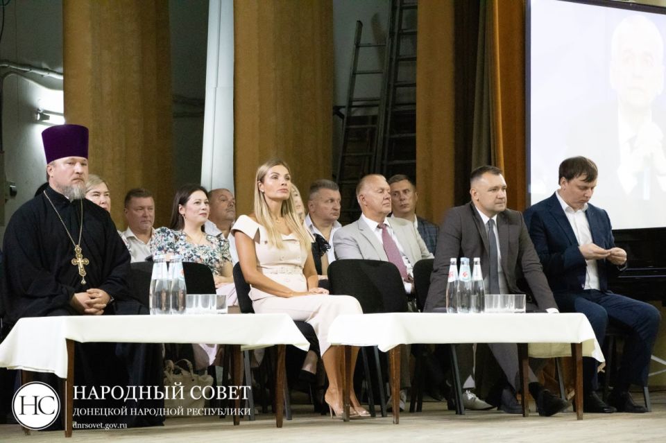 Николай Сытов дал напутствие первокурсникам Донецкого государственного медицинского университета Николай Сытов дал напутствие первокурсникам Донецкого государственного медицинского университета