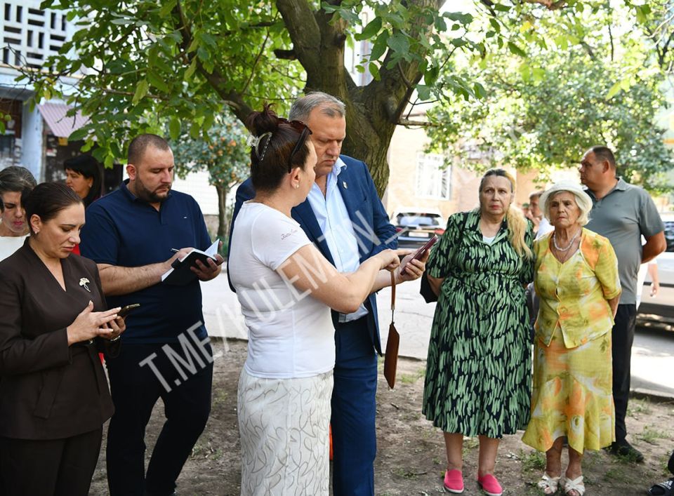 Алексей Кулемзин: Сегодня встретился с жителями микрорайона «Голубой» Ленинского района Алексей Кулемзин: Сегодня встретился с жителями микрорайона «Голубой» Ленинского района