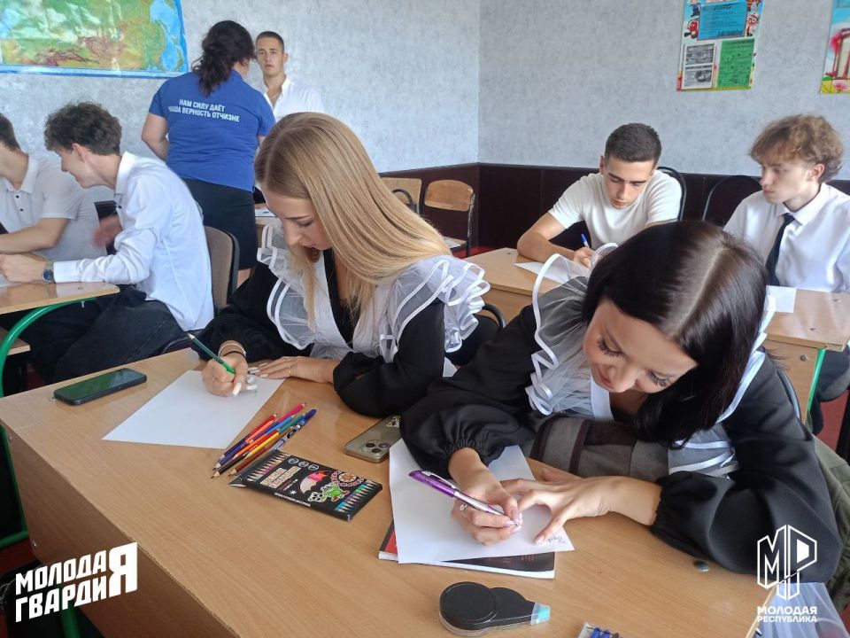 В Ждановке выпускники отправили послание в будущее В Ждановке выпускники отправили послание в будущее
