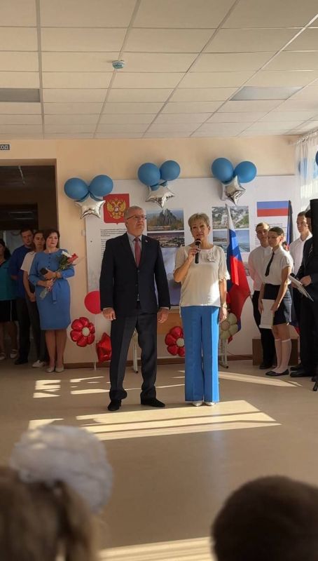 Депутаты приняли участие в торжественных линейках по случаю Дня знаний Депутаты приняли участие в торжественных линейках по случаю Дня знаний