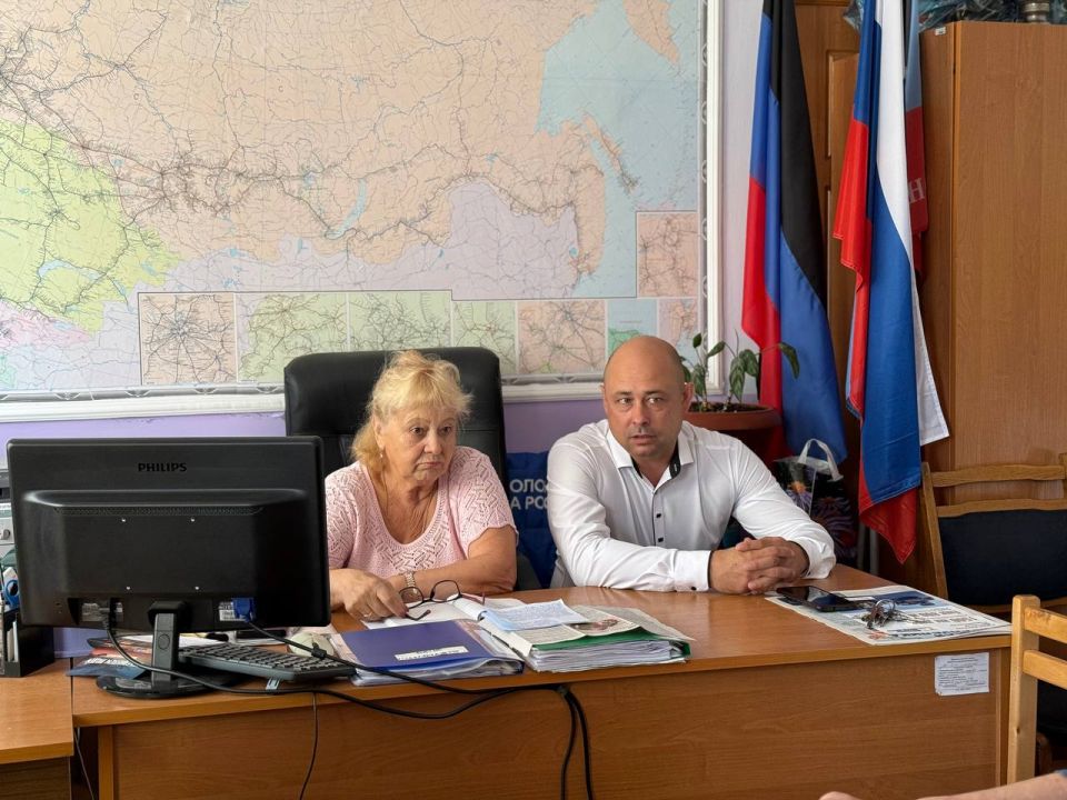 Денис Зубов: Встреча с коллективом. 1 сентября в городском округе Иловайск состоялась встреча первого заместителя главы администрации Михаила Николаевича Свердлова с представителями Совета ветеранов войны и труда города... Денис Зубов: Встреча с коллективом. 1 сентября в городском округе Иловайск состоялась встреча первого заместителя главы администрации Михаила Николаевича Свердлова с представителями Совета ветеранов войны и труда города...