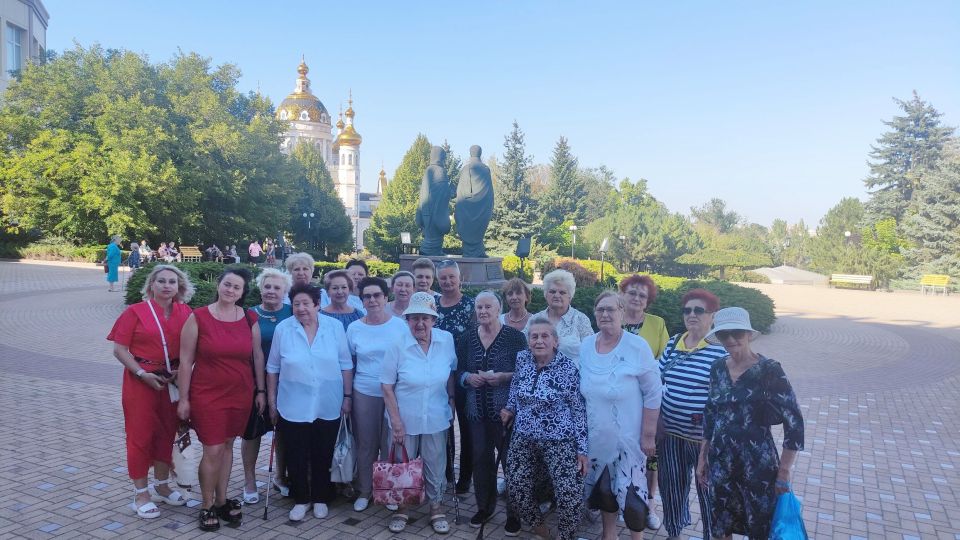 29 августа по партийному проекту «Старшее поколение» ВПП «Единая Россия» подопечные центров социального обслуживания и члены Совета ветеранов города Макеевки посетили концерт ансамбля солистов инженерных войск Вооруженных... 29 августа по партийному проекту «Старшее поколение» ВПП «Единая Россия» подопечные центров социального обслуживания и члены Совета ветеранов города Макеевки посетили концерт ансамбля солистов инженерных войск Вооруженных...