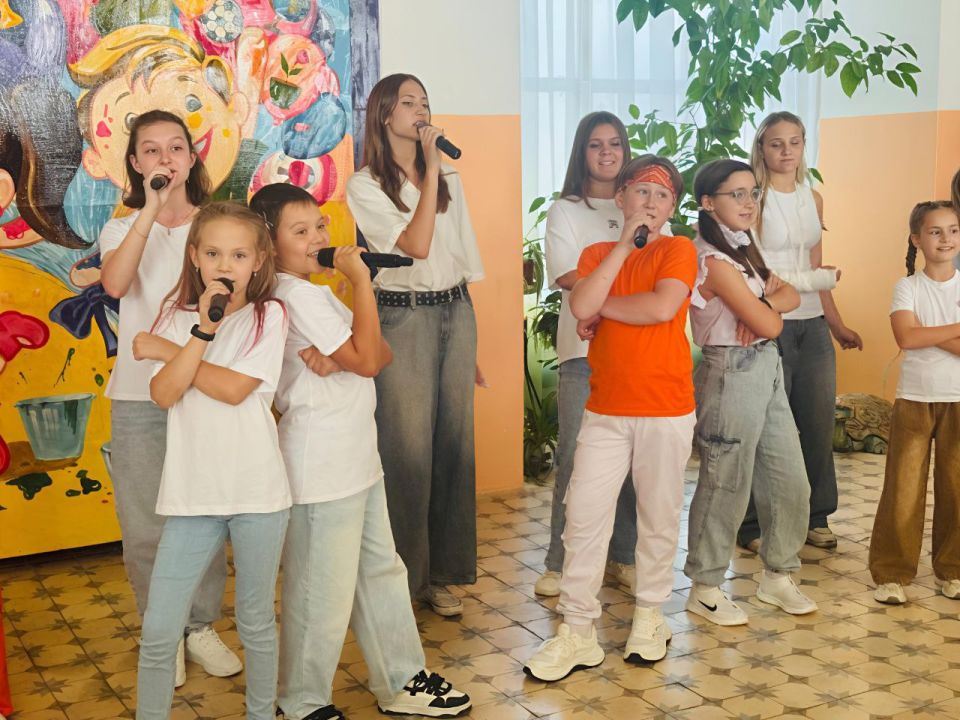 Сергей Ермаков: 1 сентября вместе с председателем городского совета Еленой Петрухиной посетили День открытых дверей в Доме творчества Снежного Сергей Ермаков: 1 сентября вместе с председателем городского совета Еленой Петрухиной посетили День открытых дверей в Доме творчества Снежного