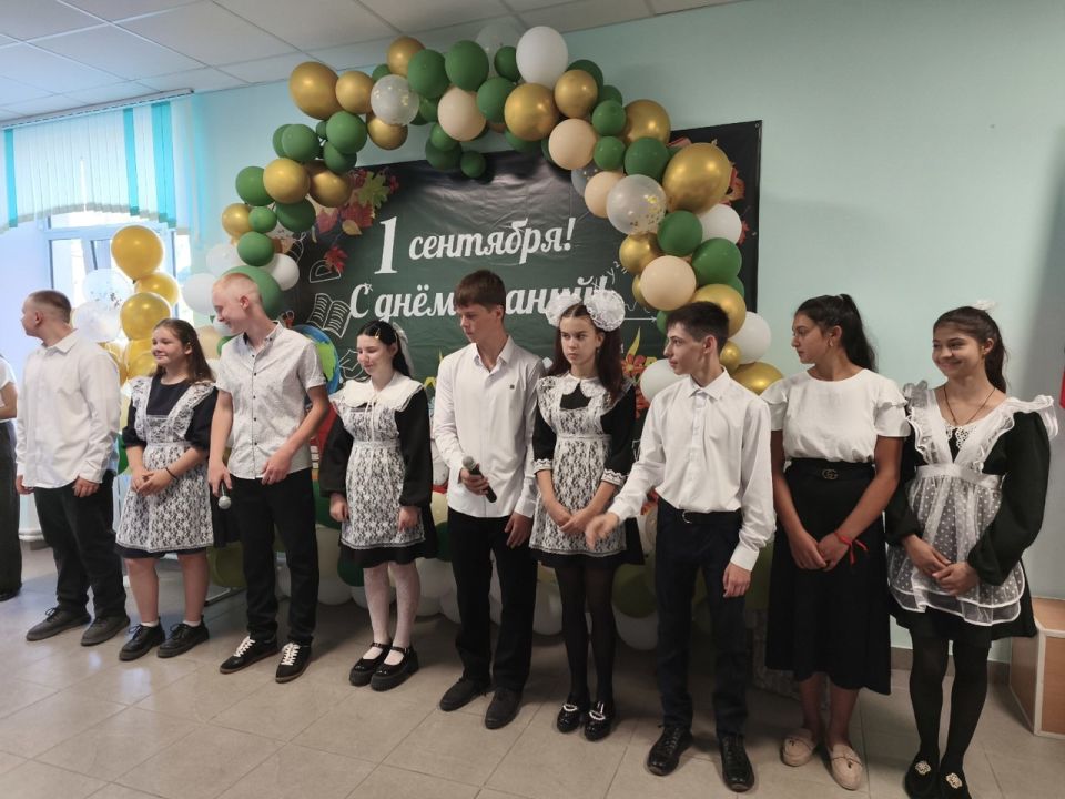 1 сентября в ГБОУ"Школа №2 г.о.Дебальцево" прошла торжественная линейка, посвященная Дню знаний 1 сентября в ГБОУ"Школа №2 г.о.Дебальцево" прошла торжественная линейка, посвященная Дню знаний