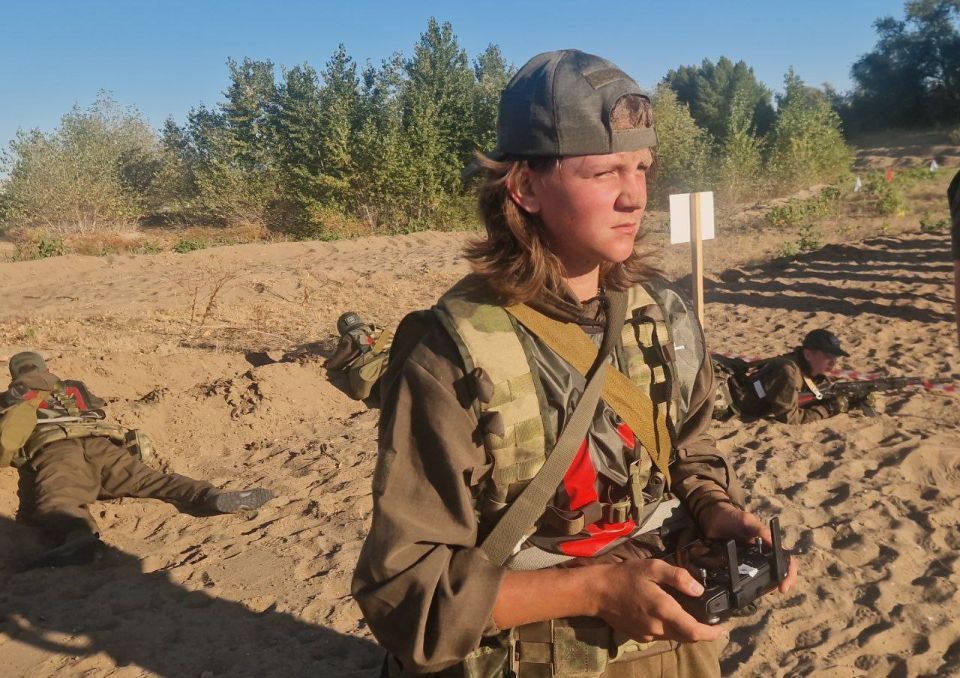 Прошли Всероссийские военно-тактические соревнования «Путь ВОИНа» в Волгограде, где участники преодолели два упражнения по пилотированию дронами Прошли Всероссийские военно-тактические соревнования «Путь ВОИНа» в Волгограде, где участники преодолели два упражнения по пилотированию дронами