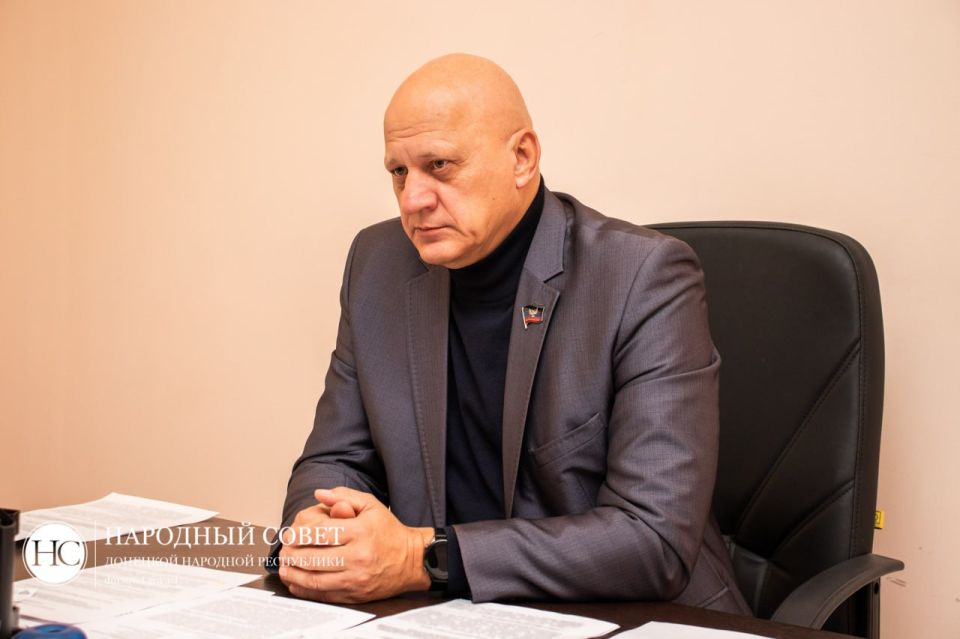 Вопросы организации очного обучения, транспорта, безопасности жителей — на оперативном совещании Глава ДНР Денис Пушилин дал поручения министрам и главам муниципалитетов по этим и другим вопросам Вопросы организации очного обучения, транспорта, безопасности жителей — на оперативном совещании Глава ДНР Денис Пушилин дал поручения министрам и главам муниципалитетов по этим и другим вопросам