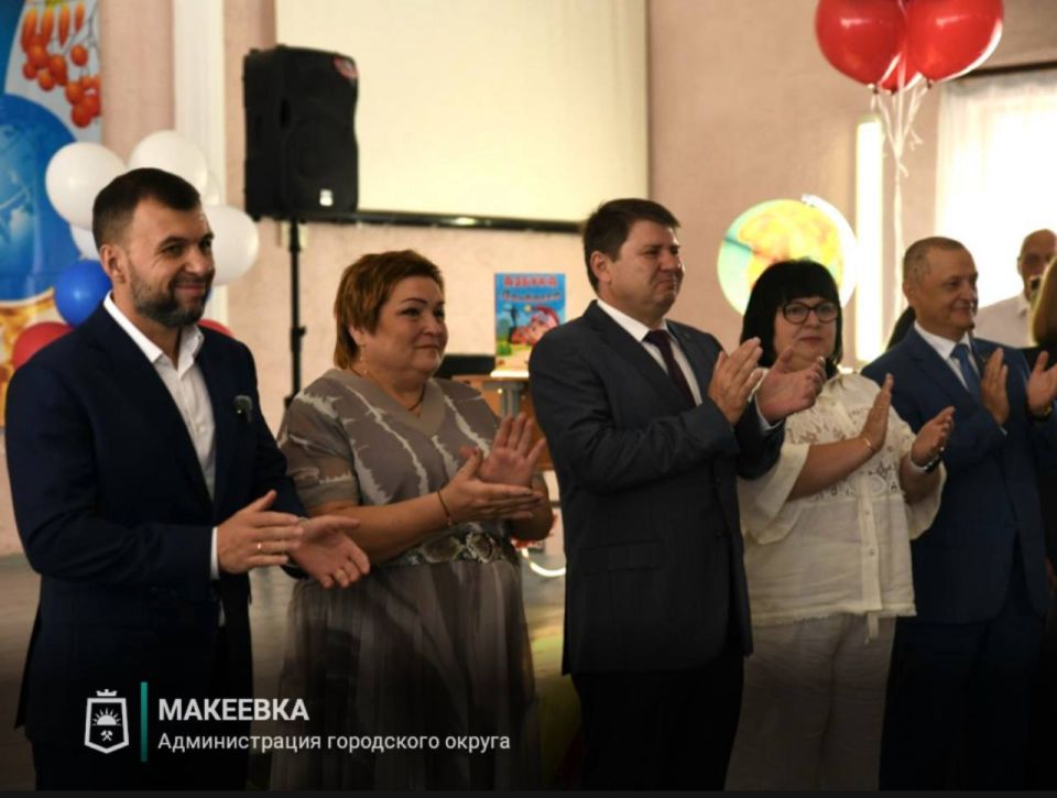 Торжественные линейки, посвящённые Дню знаний и Первому звонку, состоялись сегодня во всех учебных заведениях Макеевки Торжественные линейки, посвящённые Дню знаний и Первому звонку, состоялись сегодня во всех учебных заведениях Макеевки