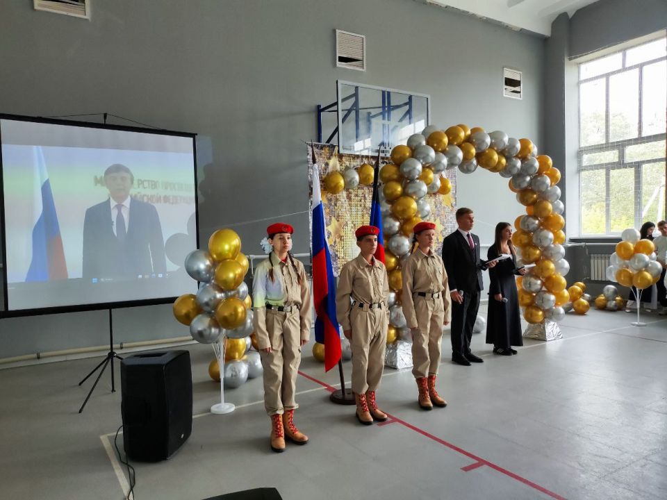 День знаний. Ежегодно 1 сентября в России отмечается День знаний, праздник начала нового учебного года для школьников, студентов, учителей и преподавателей День знаний. Ежегодно 1 сентября в России отмечается День знаний, праздник начала нового учебного года для школьников, студентов, учителей и преподавателей
