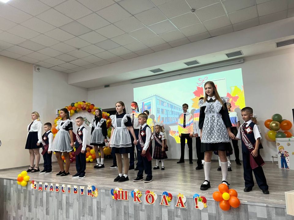 В Кировском прозвенел первый звонок В Кировском прозвенел первый звонок