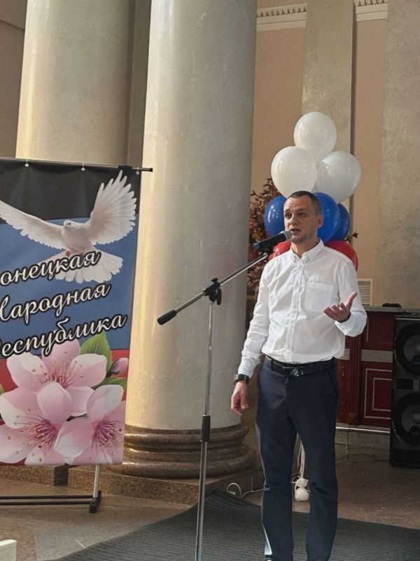 День знаний у студентов-железнодорожников проходит в здании вокзала станции Донецк День знаний у студентов-железнодорожников проходит в здании вокзала станции Донецк