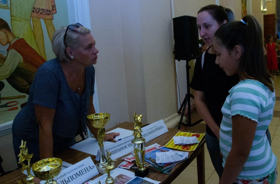 31 августа, в День открытых дверей Донецкий Республиканский Дворец детского и юношеского творчества радушно встретил юные дарования и их родителей 31 августа, в День открытых дверей Донецкий Республиканский Дворец детского и юношеского творчества радушно встретил юные дарования и их родителей