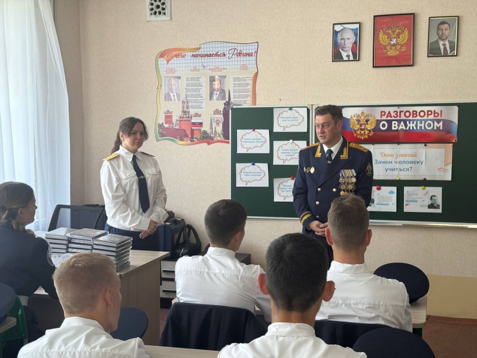 В ДНР руководитель регионального следственного управления Следственного комитета принял участие в мероприятиях, посвящённых Дню знаний В ДНР руководитель регионального следственного управления Следственного комитета принял участие в мероприятиях, посвящённых Дню знаний
