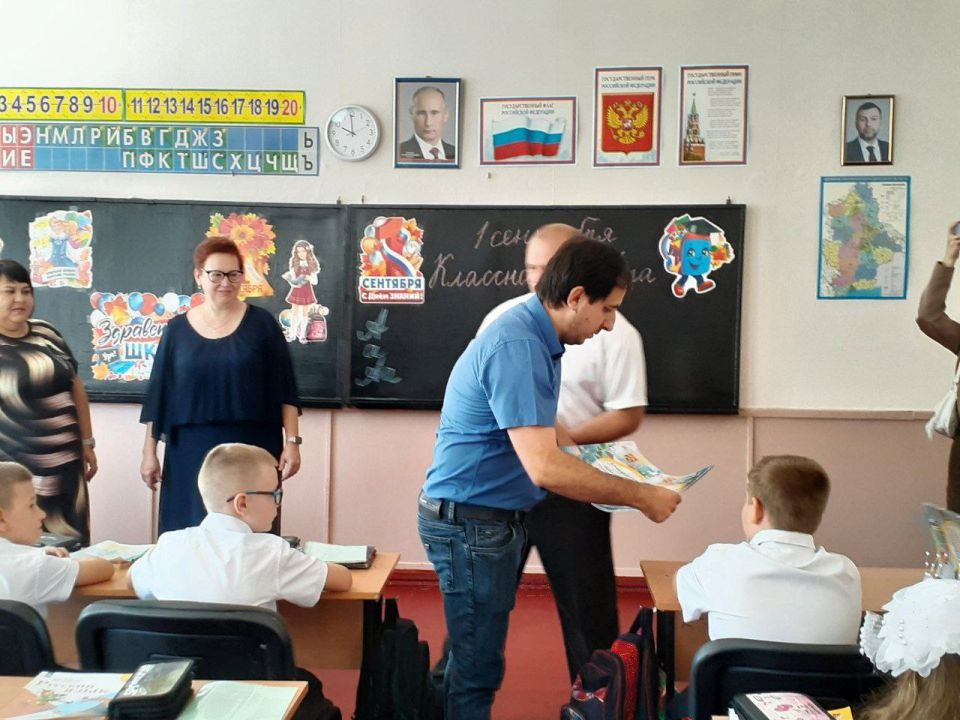 В школах Ждановки прозвенел Первый школьный звонок В школах Ждановки прозвенел Первый школьный звонок