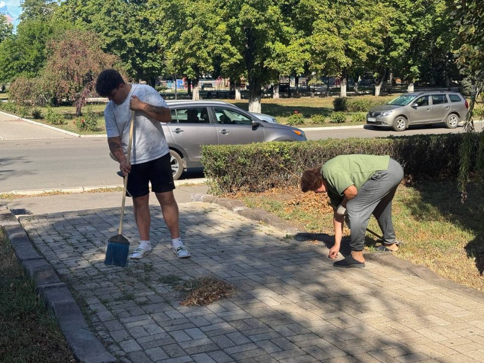 В преддверии празднования Дня освобождения Дебальцево, на Монументе «Дебальцевская операция. Их имена бессмертны» состоялся субботник под девизом «Чистая память» В преддверии празднования Дня освобождения Дебальцево, на Монументе «Дебальцевская операция. Их имена бессмертны» состоялся субботник под девизом «Чистая память»