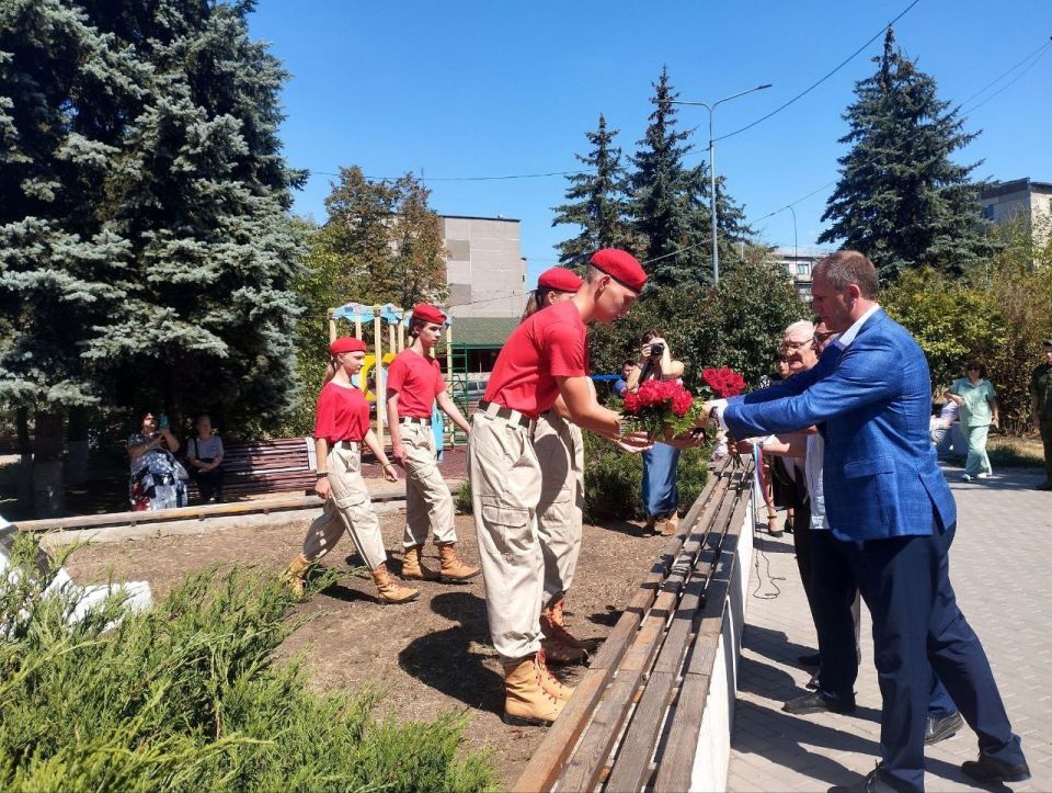 28.08.2025 года юнармейцы ВПК «Отвага» приняли участие в митинге-реквиеме у памятного знака «Слава шахтёрам» 28.08.2025 года юнармейцы ВПК «Отвага» приняли участие в митинге-реквиеме у памятного знака «Слава шахтёрам»
