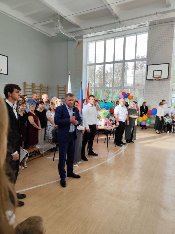 Принял участие в празднике Первого звонка в Волновахской школе № 5 Волновахского муниципального округа Принял участие в празднике Первого звонка в Волновахской школе № 5 Волновахского муниципального округа