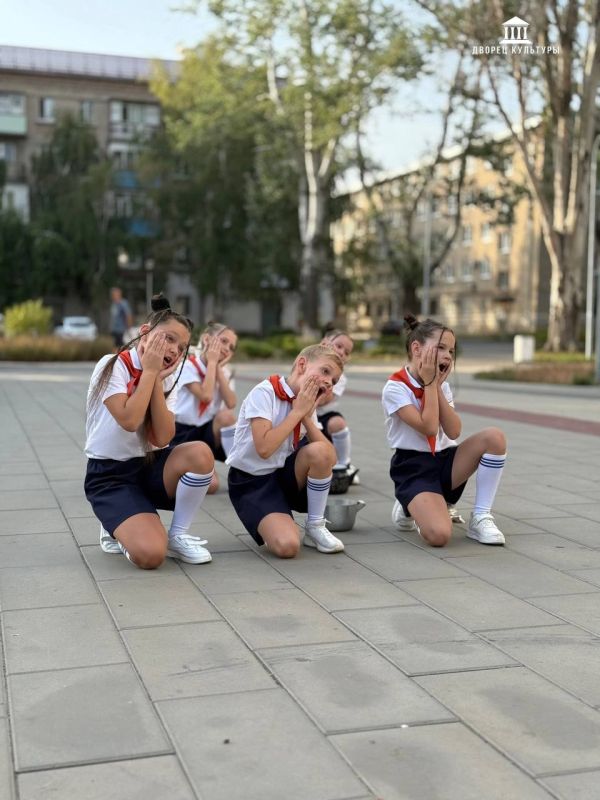 Сегодня, 1 сентября, в городе прошло праздничное первоклассное шоу, посвященное Дню знаний, специально для первоклассников Сегодня, 1 сентября, в городе прошло праздничное первоклассное шоу, посвященное Дню знаний, специально для первоклассников