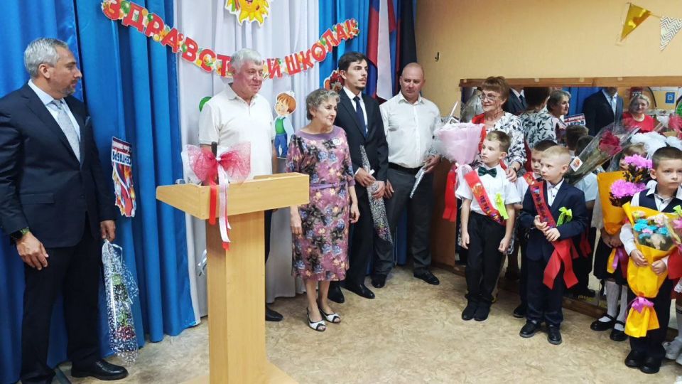 Сергей Литвинов: В школах Ждановки прозвенел Первый школьный звонок Сергей Литвинов: В школах Ждановки прозвенел Первый школьный звонок