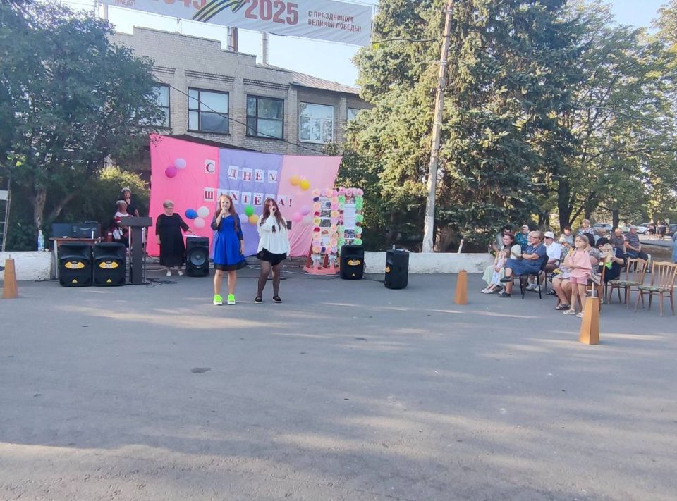 31 августа на центральной площади посёлка Троицко-Харцызск состоялась торжественная церемония ко Дню Шахтёра 31 августа на центральной площади посёлка Троицко-Харцызск состоялась торжественная церемония ко Дню Шахтёра