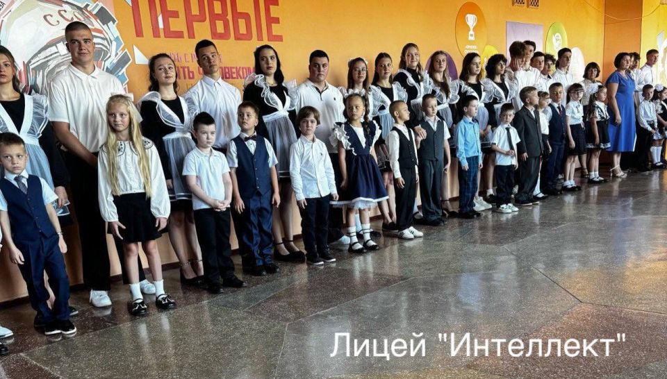 Виктория Жукова: Сегодня во всех школах городского округа Харцызск прошли торжественные линейки, посвящённые Дню знаний! Виктория Жукова: Сегодня во всех школах городского округа Харцызск прошли торжественные линейки, посвящённые Дню знаний!