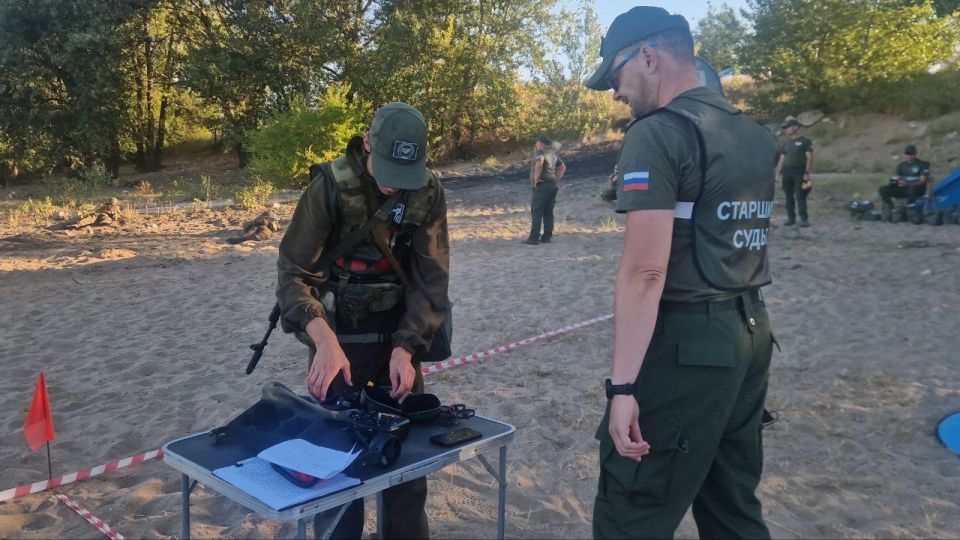 Прошли Всероссийские военно-тактические соревнования «Путь ВОИНа» в Волгограде, где участники преодолели два упражнения по пилотированию дронами Прошли Всероссийские военно-тактические соревнования «Путь ВОИНа» в Волгограде, где участники преодолели два упражнения по пилотированию дронами