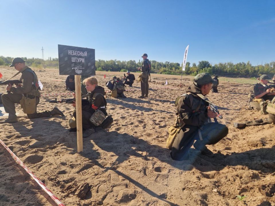 Прошли Всероссийские военно-тактические соревнования «Путь ВОИНа» в Волгограде, где участники преодолели два упражнения по пилотированию дронами Прошли Всероссийские военно-тактические соревнования «Путь ВОИНа» в Волгограде, где участники преодолели два упражнения по пилотированию дронами