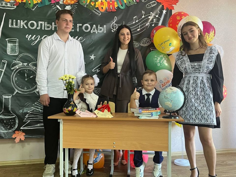 Руководство Министерства здравоохранения ДНР посетили торжественные линейки в День знаний Руководство Министерства здравоохранения ДНР посетили торжественные линейки в День знаний