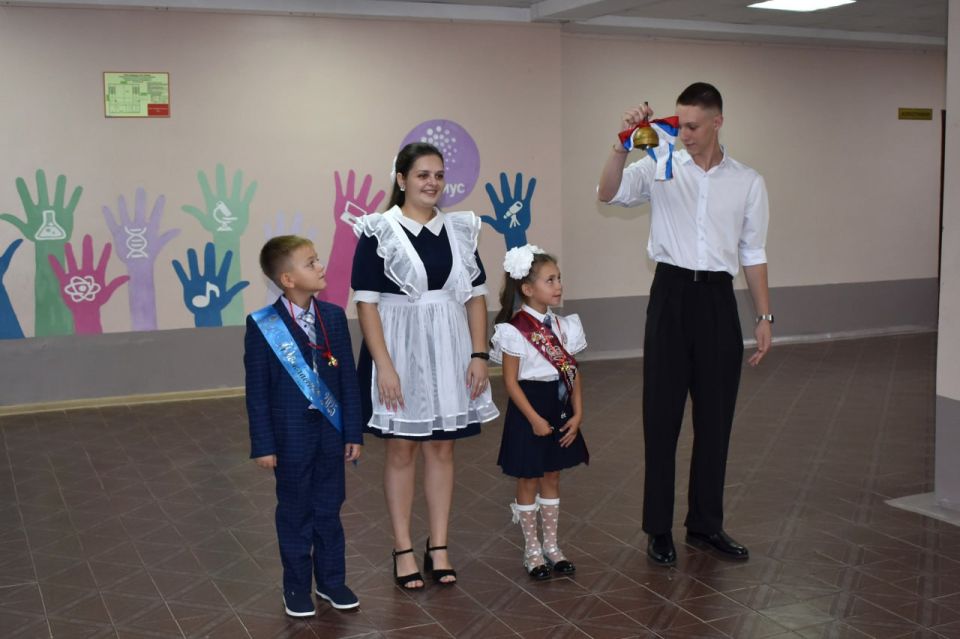 Сергей Назаров поздравил первоклассников с Днем знаний Сергей Назаров поздравил первоклассников с Днем знаний