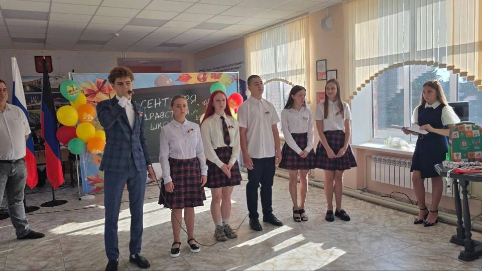 В Урзуфе отпраздновали 35-летний юбилей школы в День знаний В Урзуфе отпраздновали 35-летний юбилей школы в День знаний