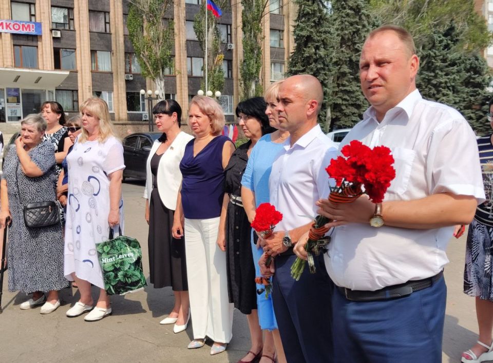 В Торезе открыли продолжение "Аллеи Памяти" в рамках партийного проекта «Историческая память» В Торезе открыли продолжение "Аллеи Памяти" в рамках партийного проекта «Историческая память»