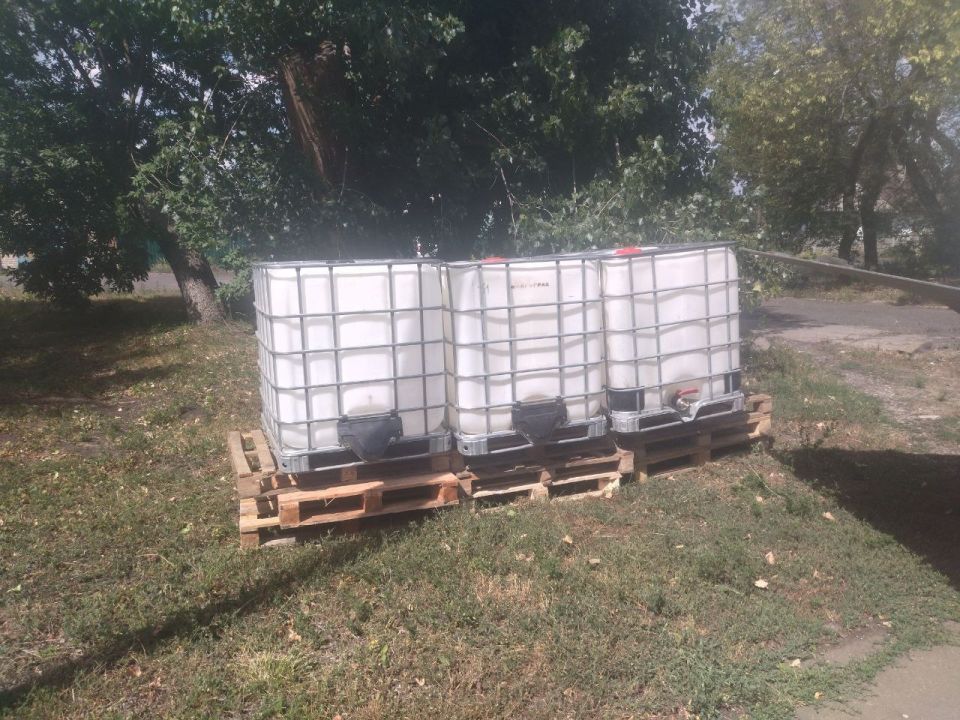 В городском округе Торез учебные общеобразовательные и дошкольные учреждения обеспечены резервными емкостями в количестве 113 единиц, общим объемом 66,7 м3 В городском округе Торез учебные общеобразовательные и дошкольные учреждения обеспечены резервными емкостями в количестве 113 единиц, общим объемом 66,7 м3