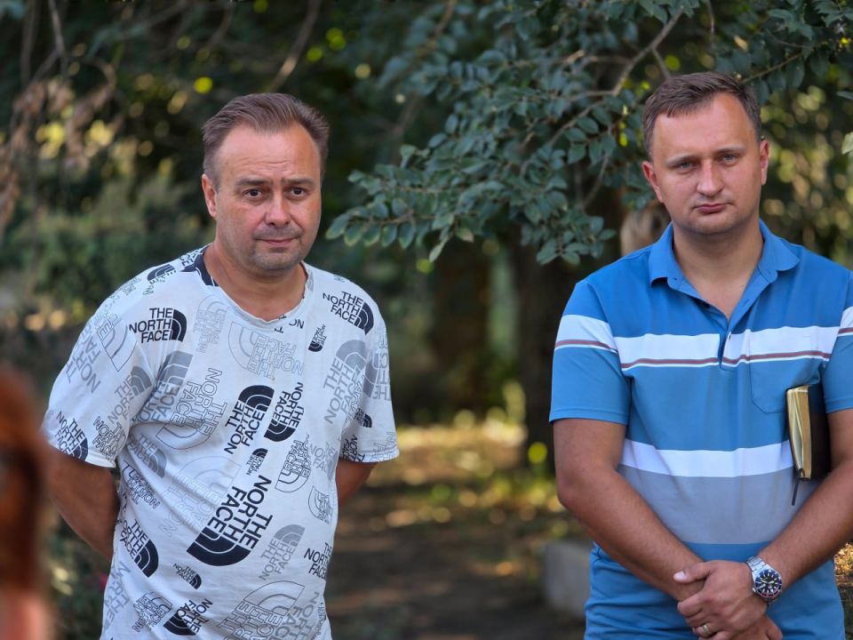 Руководитель управы Куйбышевского внутригородского района Иван Адамец провёл встречу с жителями улицы Грекова Руководитель управы Куйбышевского внутригородского района Иван Адамец провёл встречу с жителями улицы Грекова