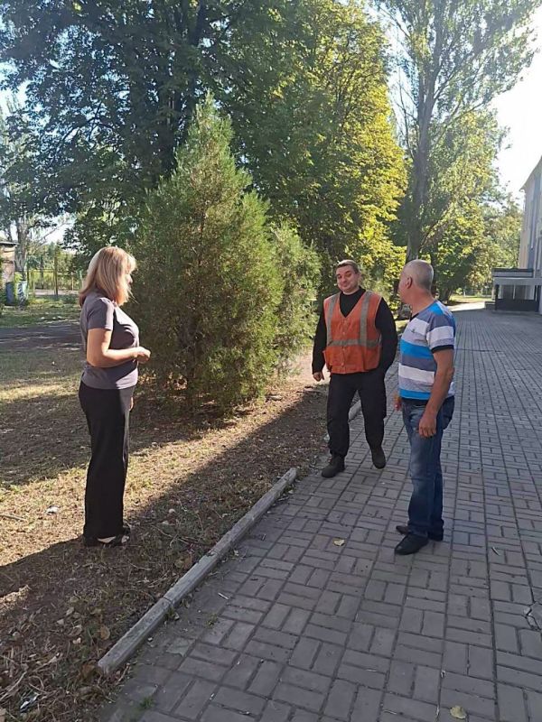 ВСТРЕЧИ С ЖИТЕЛЯМИ. Во исполнение поручения Главы Донецкой Народной Республики Дениса Пушилина, 02 сентября 2025 года, депутаты Ясиноватского муниципального совета Донецкой Народной Республики от фракции «Единая Россия» -... ВСТРЕЧИ С ЖИТЕЛЯМИ. Во исполнение поручения Главы Донецкой Народной Республики Дениса Пушилина, 02 сентября 2025 года, депутаты Ясиноватского муниципального совета Донецкой Народной Республики от фракции «Единая Россия» -...