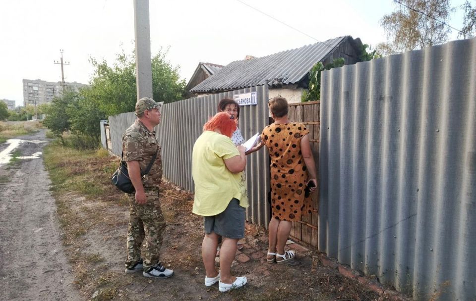 Роман Конев: Во исполнение указания Главы Донецкой Народной Республики Дениса Владимировича Пушилина и для рассмотрения жалоб от населения, 1 сентября в одном из посёлков Центрально-Городского района Горловки была проведена... Роман Конев: Во исполнение указания Главы Донецкой Народной Республики Дениса Владимировича Пушилина и для рассмотрения жалоб от населения, 1 сентября в одном из посёлков Центрально-Городского района Горловки была проведена...