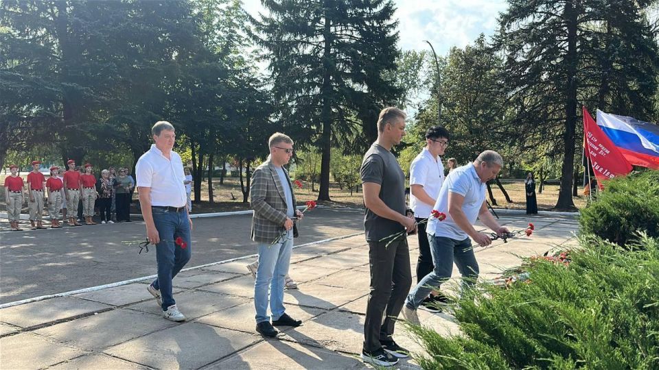 Сахалинцы приняли участие в церемонии по случаю освобождения Шахтерска от немецко-фашистских захватчиков Сахалинцы приняли участие в церемонии по случаю освобождения Шахтерска от немецко-фашистских захватчиков