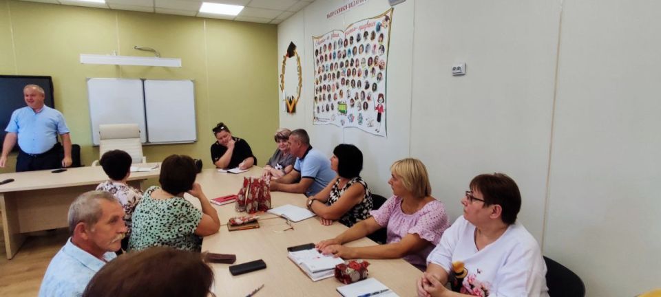 Депутат Тельмановского муниципального совета Владимир Ермак провел встречу с трудовым коллективом ГБОУ "Тельмановская Гимназия Тельмановского М.О." ... Депутат Тельмановского муниципального совета Владимир Ермак провел встречу с трудовым коллективом ГБОУ "Тельмановская Гимназия Тельмановского М.О." ...