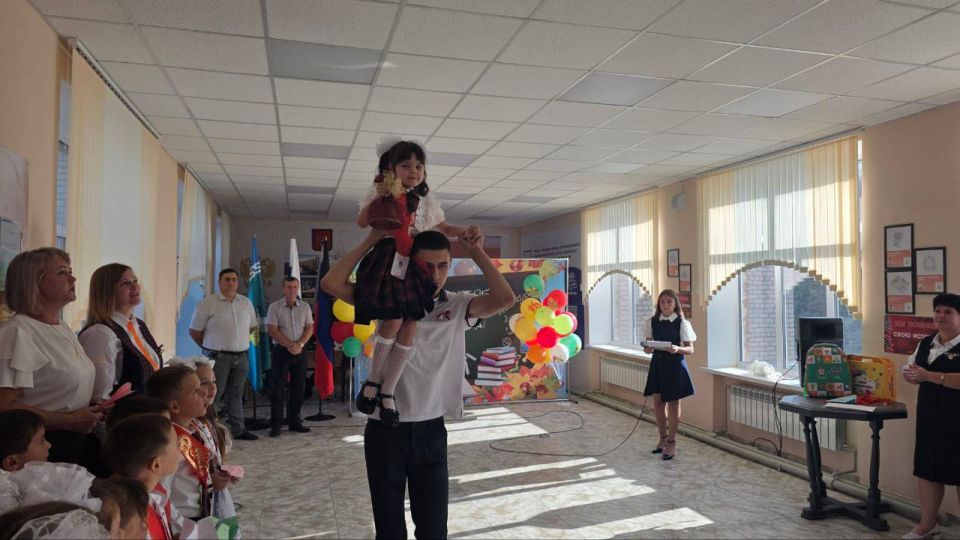 В Урзуфе отпраздновали 35-летний юбилей школы в День знаний В Урзуфе отпраздновали 35-летний юбилей школы в День знаний