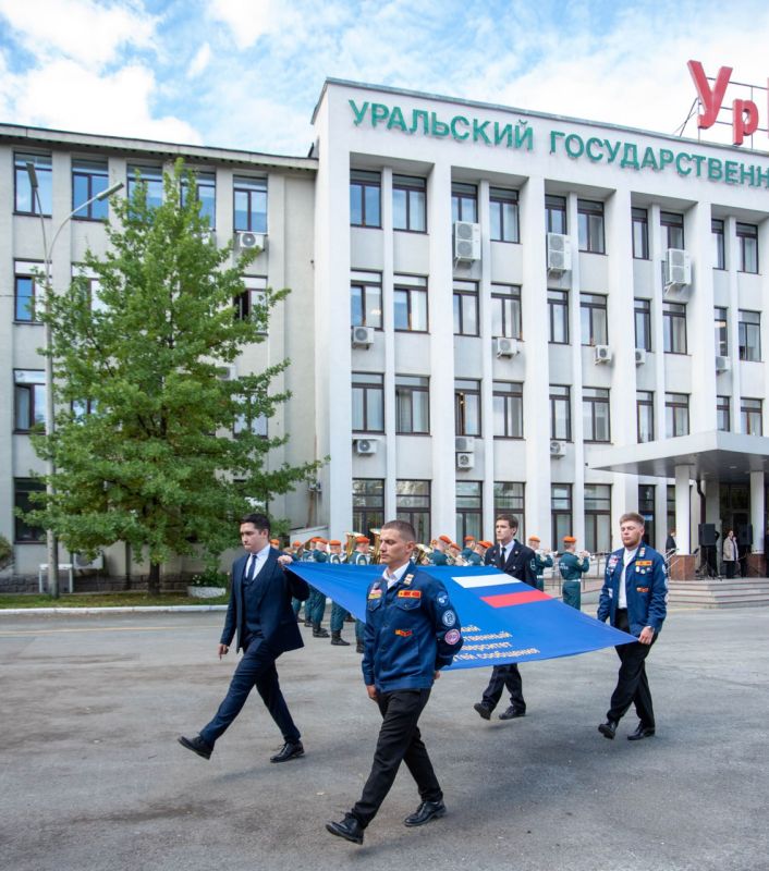 Скорый фирменный поезд «Первокурсник-2025» отправляется Скорый фирменный поезд «Первокурсник-2025» отправляется