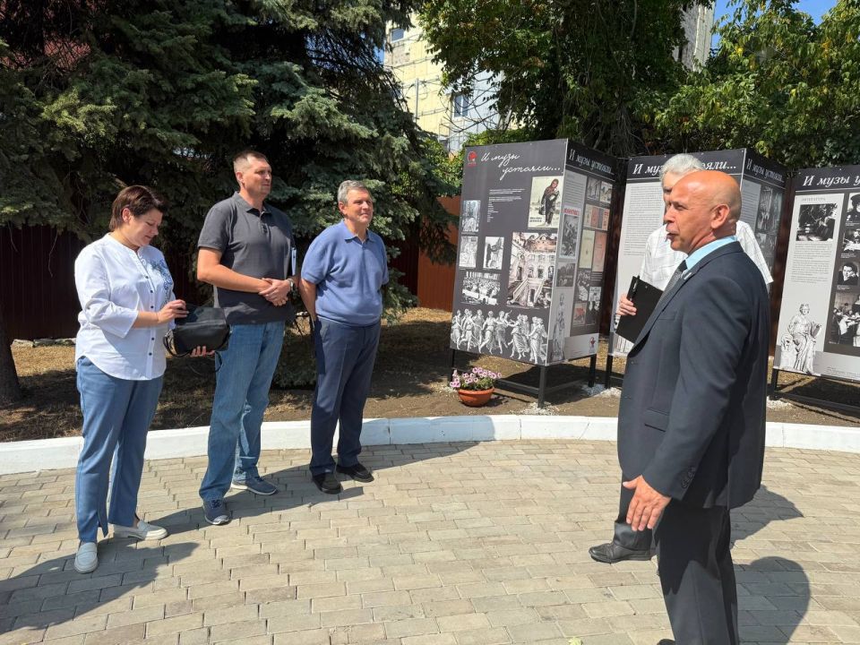 В Музее А. А. Жданова — мариупольском филиале Государственного мемориального музея обороны и блокады Ленинграда — состоялось открытие выставки «И Музы устояли...», а также прошёл круглый стол, посвящённый вопросам... В Музее А. А. Жданова — мариупольском филиале Государственного мемориального музея обороны и блокады Ленинграда — состоялось открытие выставки «И Музы устояли...», а также прошёл круглый стол, посвящённый вопросам...