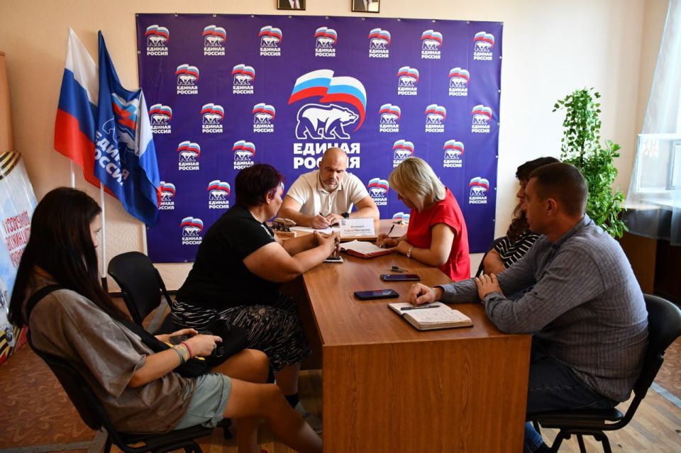 Сергей Желновач: Сегодня, в общественной приемной Всероссийской политической партии «Единая Россия» провел прием граждан Сергей Желновач: Сегодня, в общественной приемной Всероссийской политической партии «Единая Россия» провел прием граждан