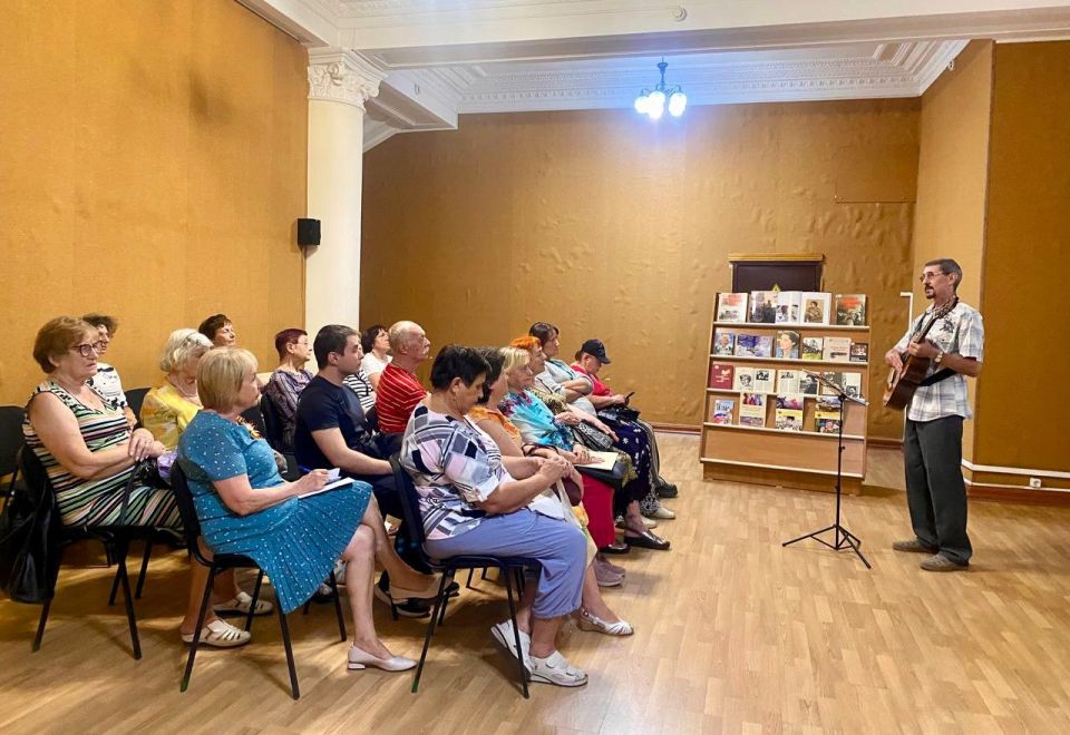 Крылья, подаренные мужеством: История боевых летчиц России для защитников Отечества Крылья, подаренные мужеством: История боевых летчиц России для защитников Отечества