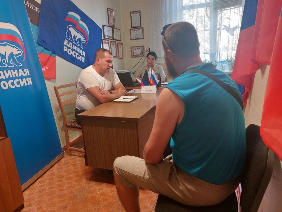 2 сентября 2025 г., заместитель главы администрации городского округа Дебальцево Валерий Бессараб, провёл личный прием граждан в местной общественной приёмной Дебальцевского местного отделения Партии "Единая Россия" в... 2 сентября 2025 г., заместитель главы администрации городского округа Дебальцево Валерий Бессараб, провёл личный прием граждан в местной общественной приёмной Дебальцевского местного отделения Партии "Единая Россия" в...