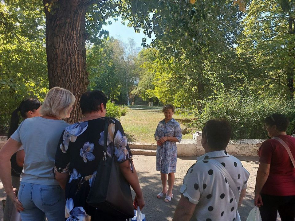 ВСТРЕЧИ С НАСЕЛЕНИЕМ. 02 сентября 2025 года депутаты Ясиноватского муниципального совета от фракции «Единая Россия» - Елена Асаул, Сергей Куксенко, Елена Исаенко, Микаэль Минасян, Антон Никитин провели встречи с населением... ВСТРЕЧИ С НАСЕЛЕНИЕМ. 02 сентября 2025 года депутаты Ясиноватского муниципального совета от фракции «Единая Россия» - Елена Асаул, Сергей Куксенко, Елена Исаенко, Микаэль Минасян, Антон Никитин провели встречи с населением...