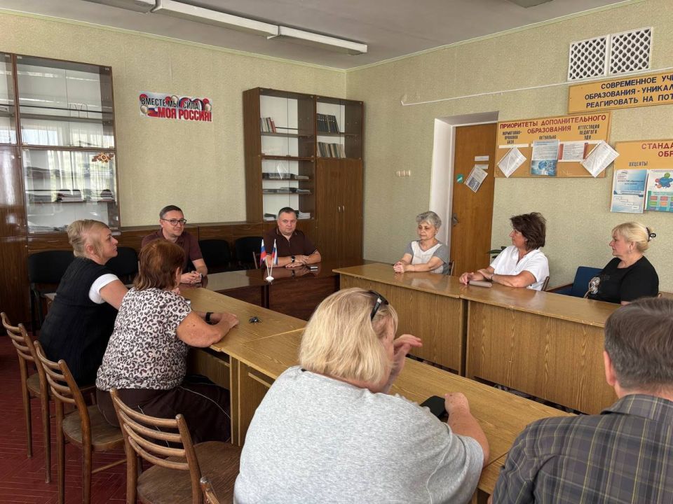 Роман Конев: 2 сентября 2025 года во исполнение поручения Главы Донецкой Народной Республики Дениса Владимировича Пушилина совместно с первым заместителем главы администрации городского округа Горловка Донецкой Народной... Роман Конев: 2 сентября 2025 года во исполнение поручения Главы Донецкой Народной Республики Дениса Владимировича Пушилина совместно с первым заместителем главы администрации городского округа Горловка Донецкой Народной...