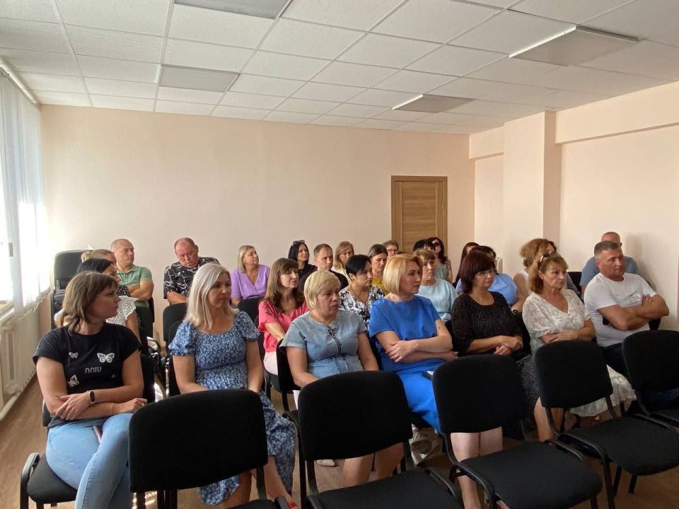 Депутаты Народного Совета ДНР продолжают проводить сходы граждан Депутаты Народного Совета ДНР продолжают проводить сходы граждан