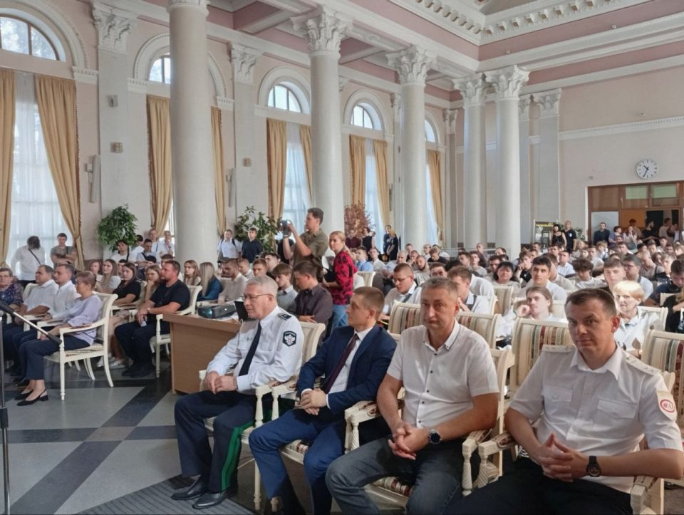 Скорый фирменный поезд «Первокурсник-2025» отправляется Скорый фирменный поезд «Первокурсник-2025» отправляется