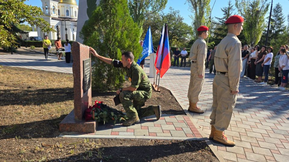 В Старобешево 11 лет назад два десятка ополченцев остановили колонну украинской бронетехники В Старобешево 11 лет назад два десятка ополченцев остановили колонну украинской бронетехники