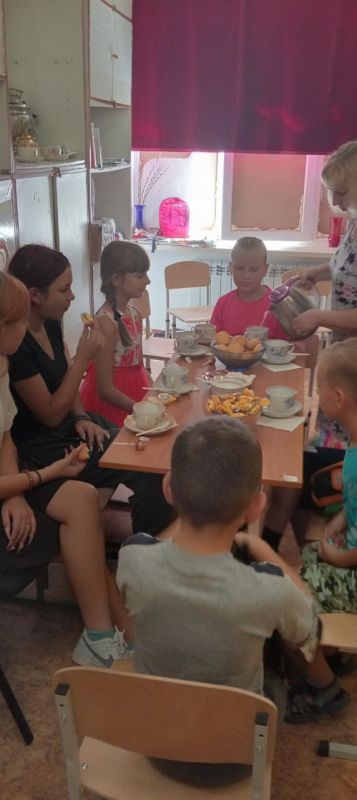 Сегодня, 2 сентября, когда школьники ощущают радость встречи со школой, с целью создания праздничной доброжелательной атмосферы, работники культуры п. Новолуганское МБУ "Светлодарский ДК" организовали для учащихся настоящий... Сегодня, 2 сентября, когда школьники ощущают радость встречи со школой, с целью создания праздничной доброжелательной атмосферы, работники культуры п. Новолуганское МБУ "Светлодарский ДК" организовали для учащихся настоящий...