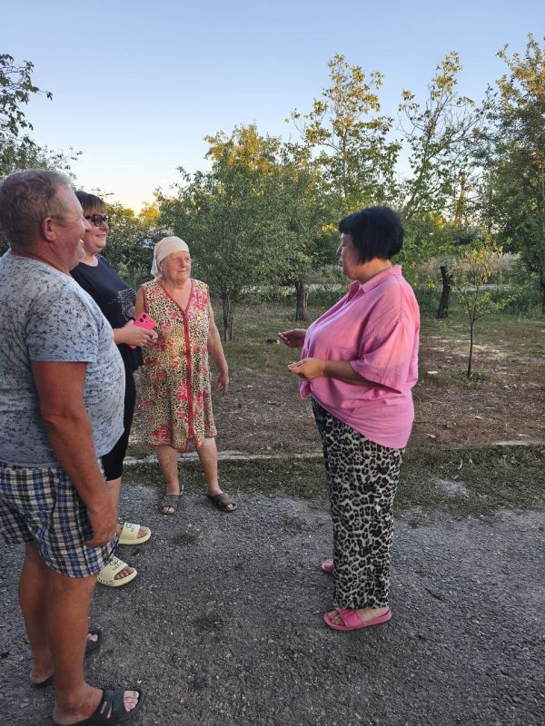Председатель Мангушского муниципального совета, член фракции Всероссийской политической партии «Единая Россия» в Мангушском муниципальном совете, координатор проекта «Старший брат» партии «Единая Россия» Ставрулов Михаил... Председатель Мангушского муниципального совета, член фракции Всероссийской политической партии «Единая Россия» в Мангушском муниципальном совете, координатор проекта «Старший брат» партии «Единая Россия» Ставрулов Михаил...